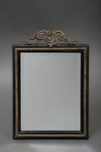 Miroir en bois noirçi et métal argenté rectangulaire...