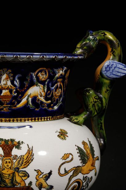 GIEN, France
Medici vase with chimeras in...