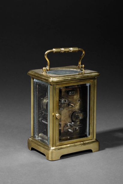 Small travel clock, known as an 