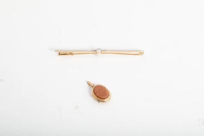 Ensemble composé d'une broche barrette en...