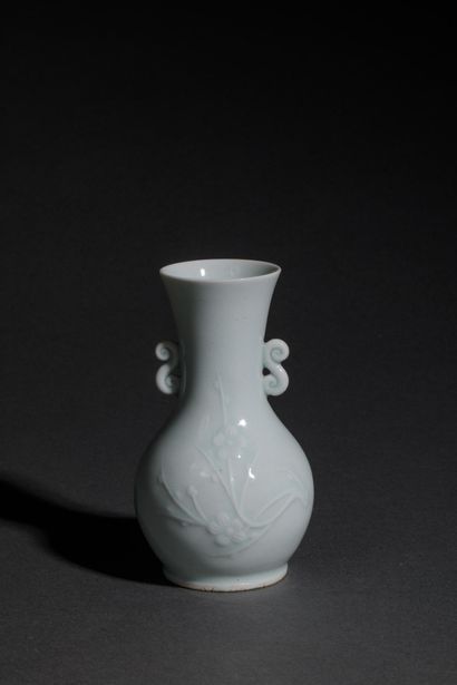 CHINA - 20th century
Small sky-blue glazed...