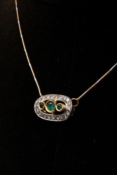 Collier en or jaune et or gris 750 millièmes...
