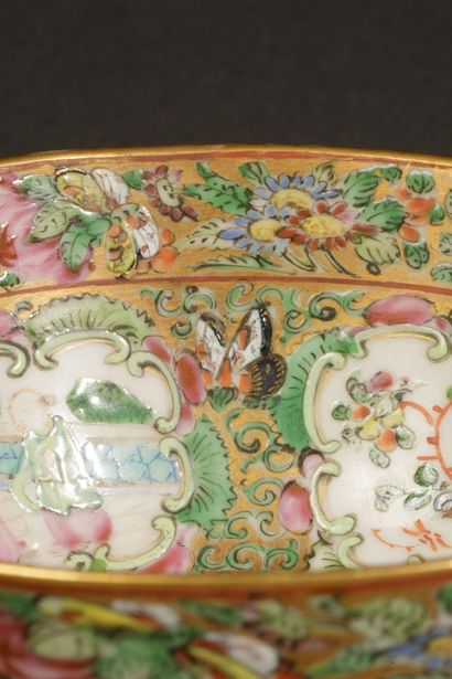 CHINA - 20th century
Small Canton porcelain...
