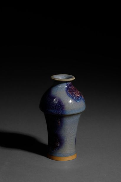CHINA, 19th century
Jun Yao-style bottle...