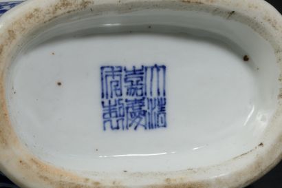 CHINA - 20th century
White porcelain gourd...