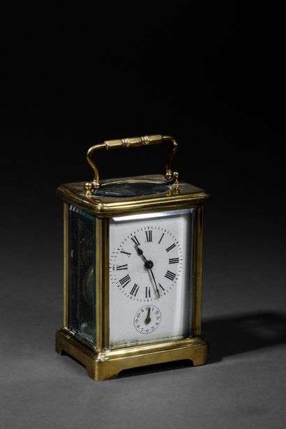 Small travel clock, known as an 