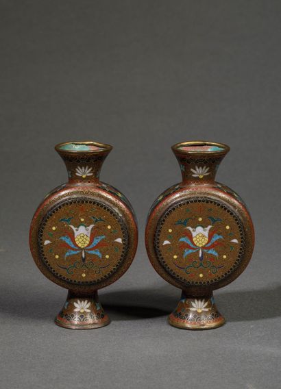 JAPAN: End of the Meiji period
Pair of small,...