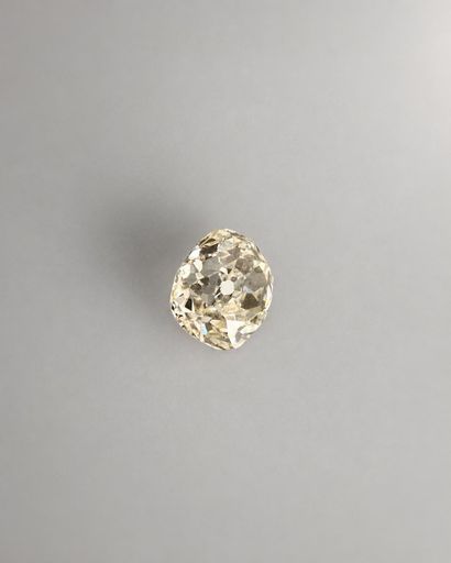 Very slightly yellow cushion-cut diamond...