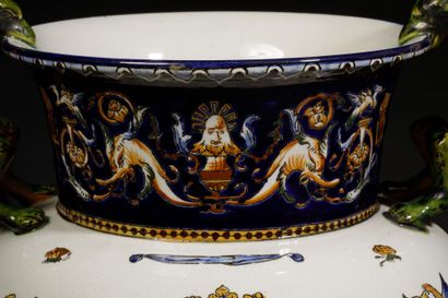 GIEN, France
Medici vase with chimeras in...