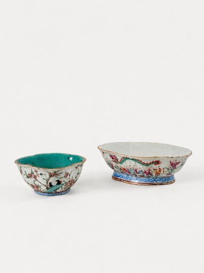 CHINA, 19th century
Four-lobed white glazed...