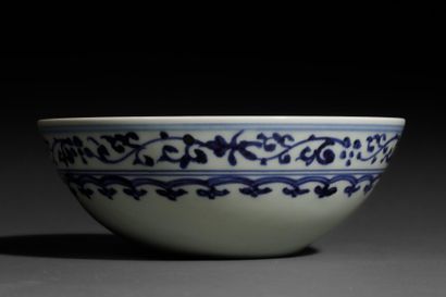 CHINA - 20th century
Porcelain bowl decorated...