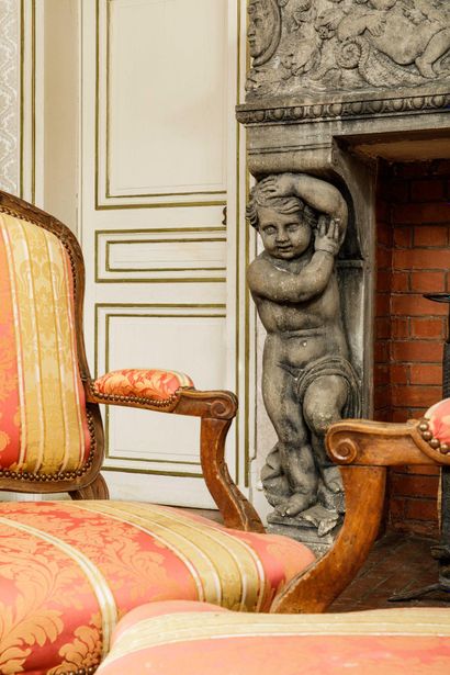 Pair of Queen-style armchairs in molded and...