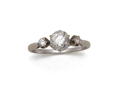 Solitary ring in 750-thousandths gold (eagle...