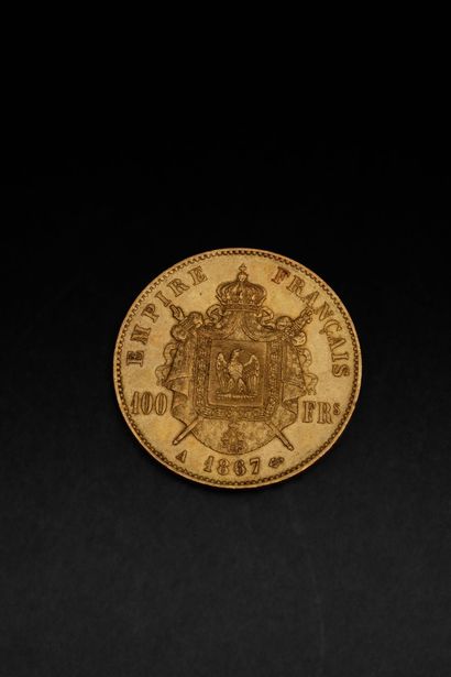 Une pièce de 100 francs or Napoléon III tête...