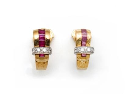 GUY LAROCHE

Pair of 2-tone earrings in 750...