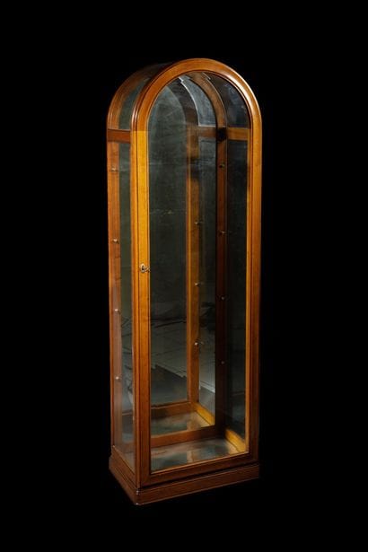 Vitrine en bois fruitier et plaques de verre...
