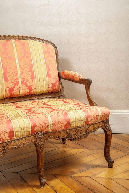 Banquette et un fauteuil de style Louis XV...