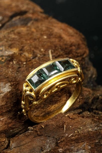 Bague en or jaune 333 millièmes sertie de...