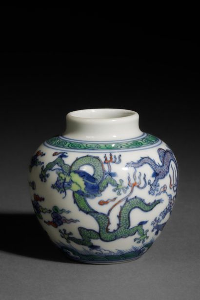 CHINA - 20th century
Small oval porcelain...
