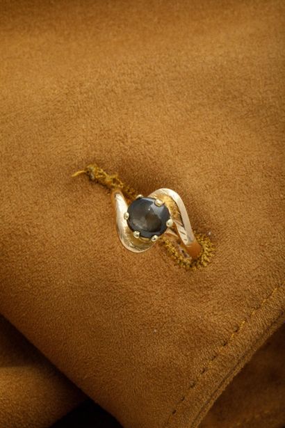 Bague en or jaune 750 millièmes ornée d'une...