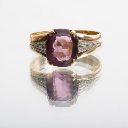 Bague en or jaune 585 millièmes sertie d'une...