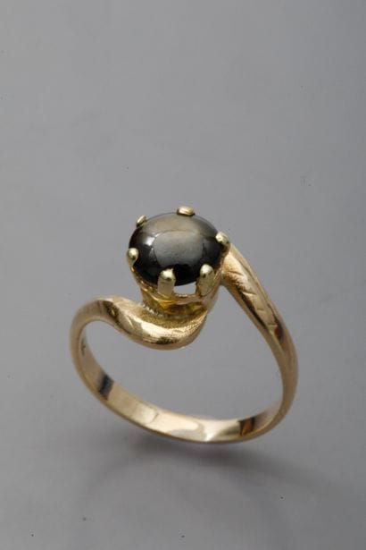 Bague en or jaune 750 millièmes ornée d'une...