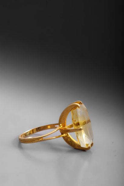Bague en or jaune 750 millièmes (poinçon...