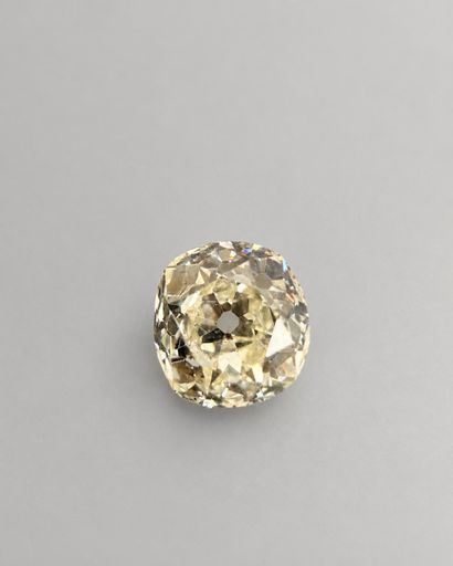 Very slightly yellow cushion-cut diamond...