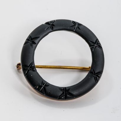 Broche de deuil en métal doré et résine noire
Poids...