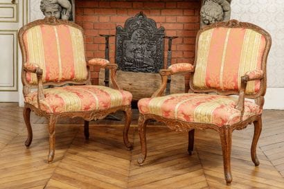 Pair of Queen-style armchairs in molded and...