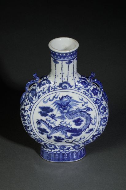 CHINA - 20th century
White porcelain gourd...