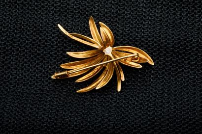 Palm tree brooch in yellow gold 750 thousandths...