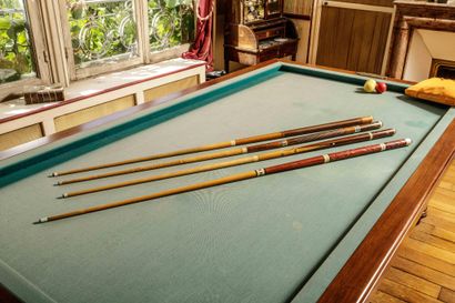 Billard français Bréton en bois naturel mouluré...