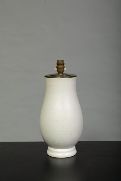 Pied de lampe en céramique émaillée blanche...