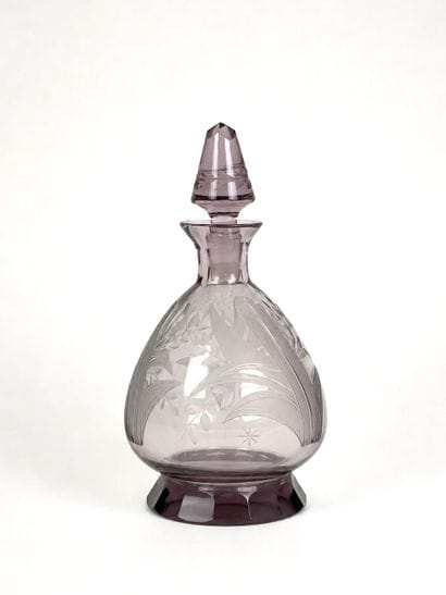 Lilac-tinted cut-glass liqueur decanter
22...