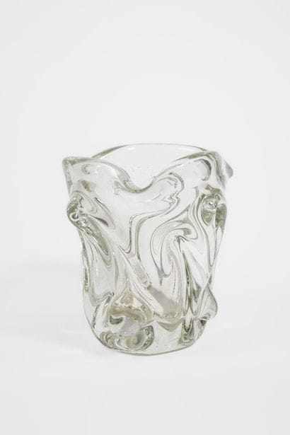 Important vase en verre moulé de forme libre
Travail...