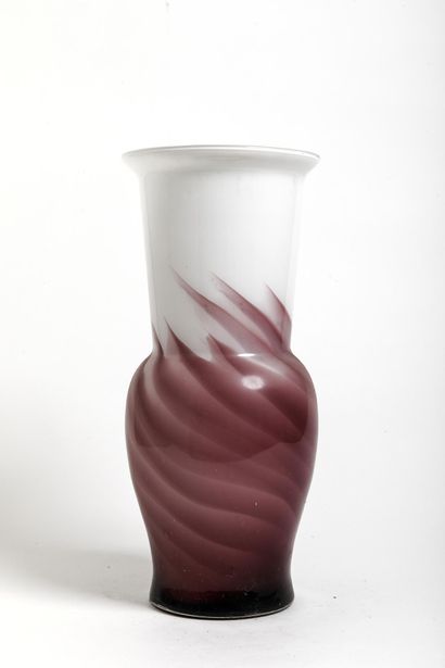 In the taste of Murano
High-necked vase in...