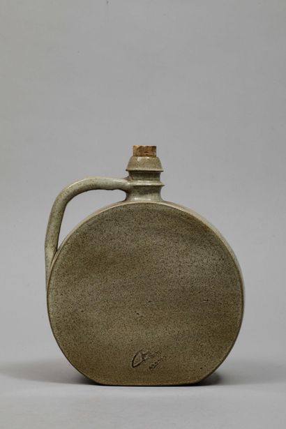 Gourde en céramique émaillée beige à anse...