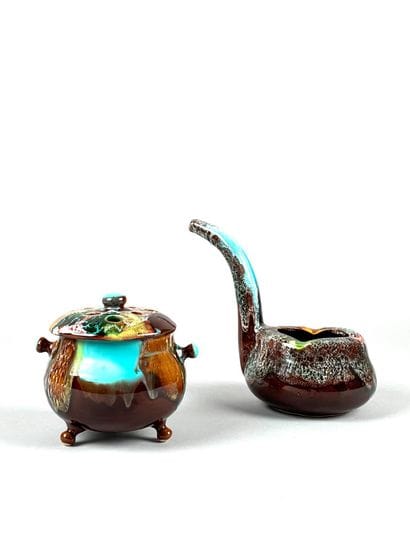 VALLAURIS
A flower vase (13 x 11 cm) and...