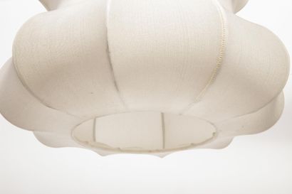 Suspension en tissu de soie tendue sur une...