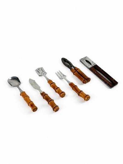 Dessert serving set with bamboo-style nutcracker
A...