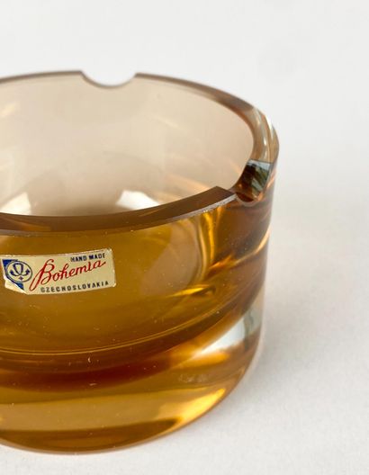 BOHEMIA
Cendrier en verre orangé
Etiquette...