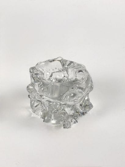 Attribué à SCHNEIDER
Bougeoir en verre moulé...