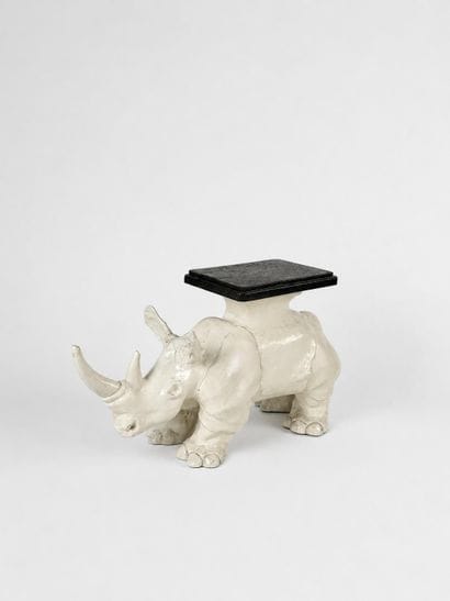 Rhinocéros en carton bouilli laqué blanc...