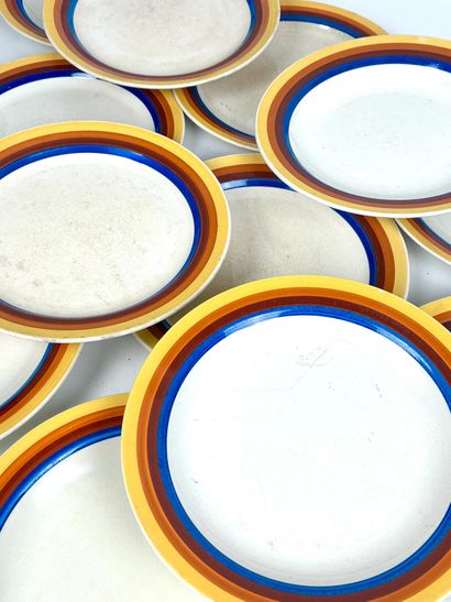 Set of 16 earthenware soup and dinner plates,...