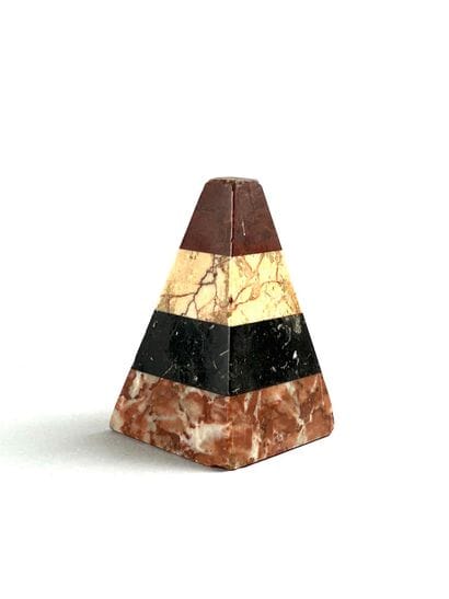 Presse papier pyramidal en pierres dures