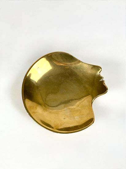 Vide poche en bronze doré figurant un profil...