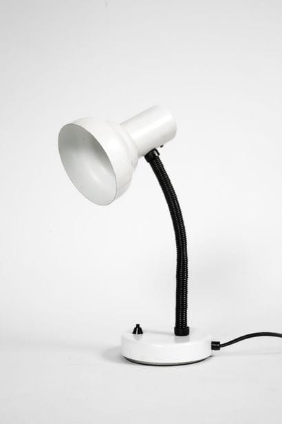 Lampe du bureau en métal laqué blanc sur...