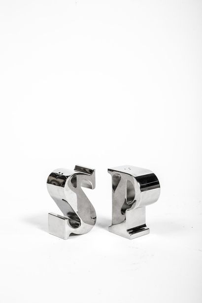 Salière poivrière modernistes en métal argenté...