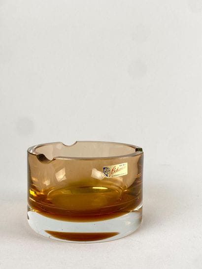 BOHEMIA
Cendrier en verre orangé
Etiquette...